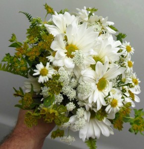 WHITE DAISIES AND SUMMER MIX WEDDING BOUQUET