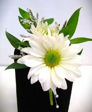 WHITE DAISY BOUTINNIERE - IN STORE PICK UP ONLY BOUTINNIERES