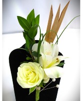 WHITE ELEGANCE BOUTINNIERE - IN STORE PICK UP ONLY BOUTINNIERES