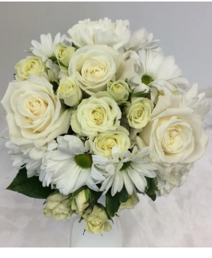 White Elegance Handheld Bouquet