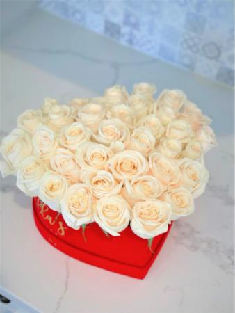 Red Heart- White Roses 