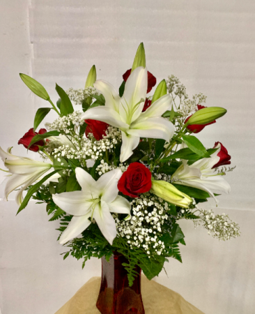 White lilies and roses 