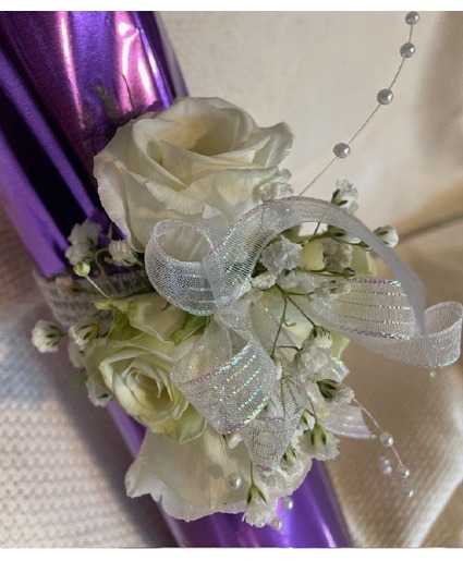 White Lizzy & Roses Corsage Corsage