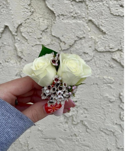 White mini rose bout 