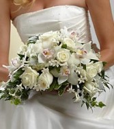 WHITE ON WHITE BOUQUET WEDDING