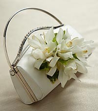 WHITE PURSE BOUQUET WEDDING
