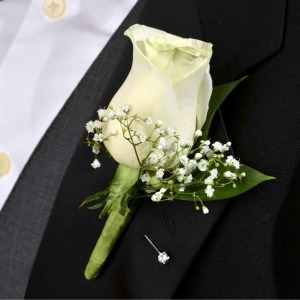 WHITE ROSE BOUTONNIERE 