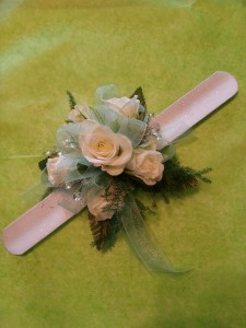 Flower wrist corsage, Bridesmaids wrist corsage, Wedding corsages, Flower  corsage, Bridesmaids corsa
