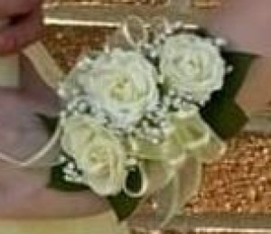 White Roses with Pale Yellow Accent 
