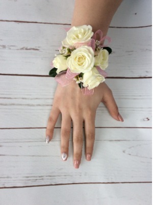 WHITE SPRAY ROSE WRIST CORSAGE 