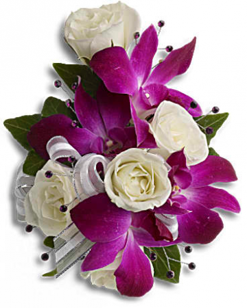 White sweetheart roses with Dendrobium orchid’s 