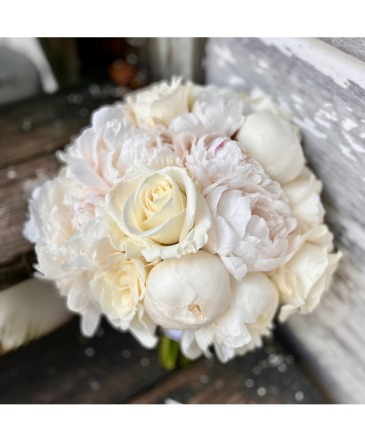 White Wedding Clutch Wedding Bouquet in Key West, FL | Petals & Vines