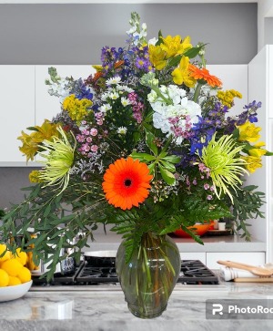 https://cdn.atwilltech.com/flowerdatabase/w/wildflower-vase-arrangement-64b48f43ece7c1.49055071.300.jpeg