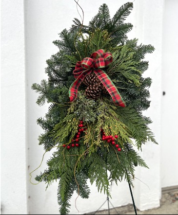 Woodland Swag  in La Grande, OR | FITZGERALD FLOWERS