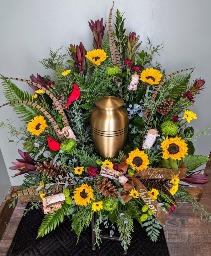 Woodsy Urn Wreath (600) 