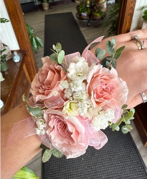 Wrist Corsage (pink) 