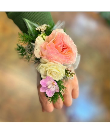 Wrist Corsage Prom/Wedding in Fairview, OR | QUAD'S GARDEN - Home to Trinette's Floral