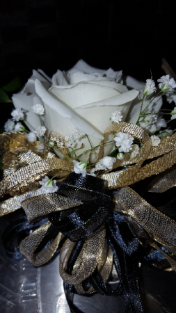 wrist corsage whit rose