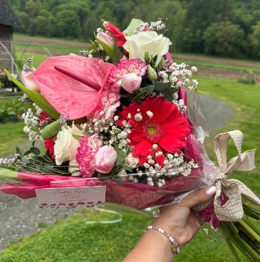 WVHS GRADUATION BOUQUET in Laceyville, PA | Auntie Em's Floral WVHS GRADUATION BOUQUET in Laceyville, PA | Auntie Em's Floral