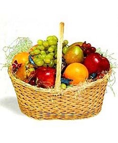 FRESH FRUIT BASKET in New Milford, CT | RUTH CHASE FLOWERS FRESH FRUIT BASKET in New Milford, CT | RUTH CHASE FLOWERS