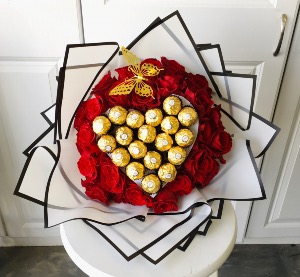 Candy and Rose Bouquet (24 roses) 