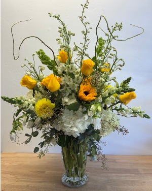 Yellow and White Delight Vase Arrangement 