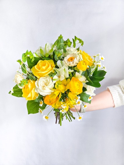 YELLOW AND WHITE HTB-01 HANDTIED BOU