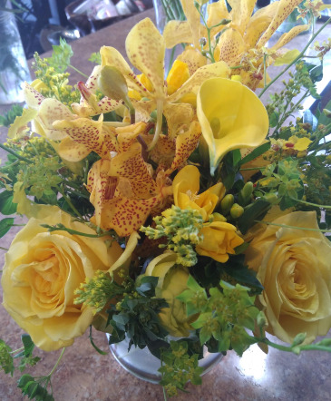 Yellow Arrangement Designer's Choice in Glastonbury, CT | THE FLOWER DISTRICT Yellow Arrangement Designer's Choice in Glastonbury, CT | THE FLOWER DISTRICT