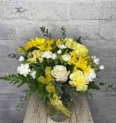 Yellow Cheer  in Cloquet, Minnesota | SKUTEVIKS FLORAL