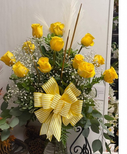 Yellow Dozen of Roses  Yellow rose arrangement 