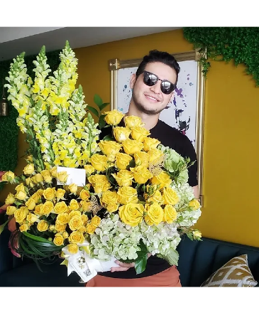 Yellow Garden  Yellow roses and spray roses garden style  in Hialeah, FL | Limoncello Flower Shop (Flower Bee)