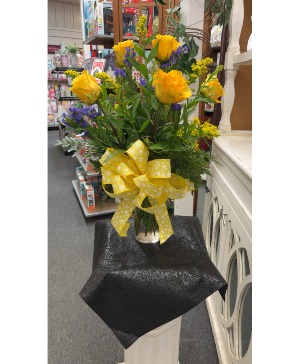 Yellow Hello Mom! Mothers day