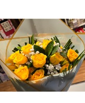 YELLOW MELLOW BOUQUET OF ROSES Spray roses and Baby's breath