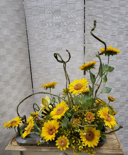 Yellow Sunflower centerpiece w/bees Centerpiece