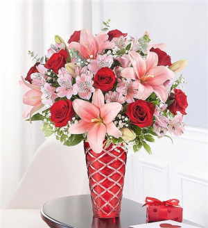 Mom, You are a Diamond!! Beautiful Red and Pink Blooms in Diamond Cut Vase in Gainesville, FL | PRANGE'S FLORIST Mom, You are a Diamond!! Beautiful Red and Pink Blooms in Diamond Cut Vase in Gainesville, FL | PRANGE'S FLORIST