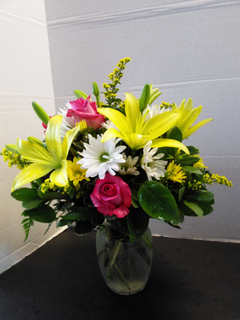 Simply Sweet Fresh Floral Arrangement