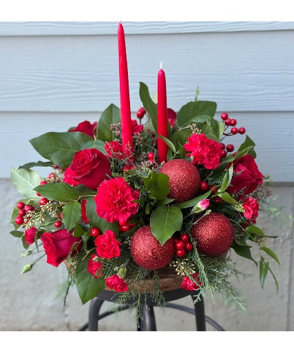 Yuletide Cheer Round Christmas Centerpiece